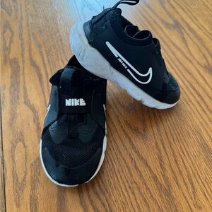 Nike Kids Black Slip-on Sneakers